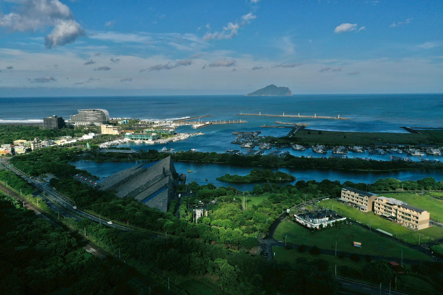 烏石港區現況空拍圖 （蘭陽博物館提供）Present aerial view of the Wushi Harbor area